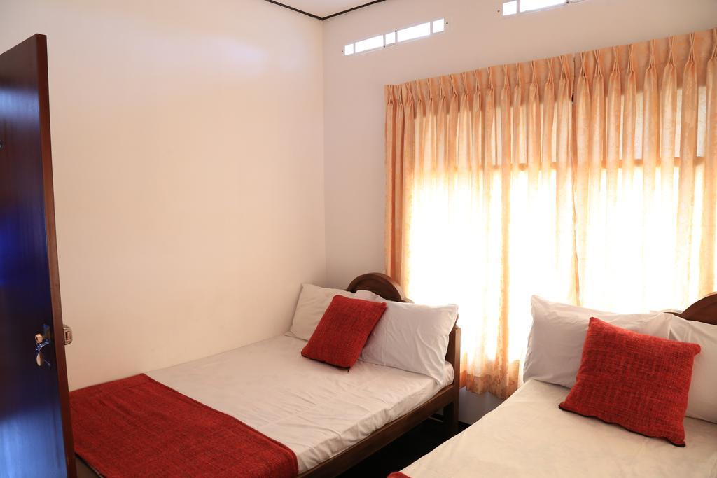 Yaarl Holiday Inn Джафна Екстериор снимка