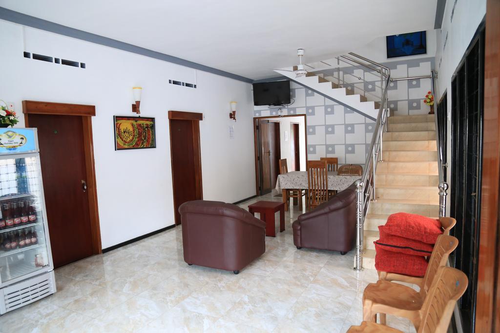 Yaarl Holiday Inn Джафна Екстериор снимка
