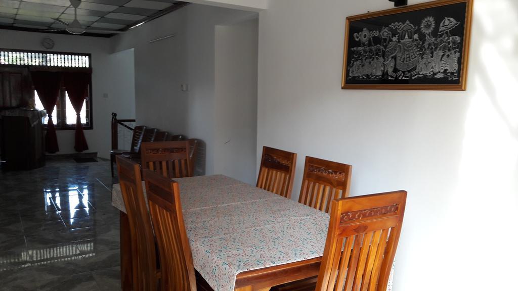 Yaarl Holiday Inn Джафна Екстериор снимка