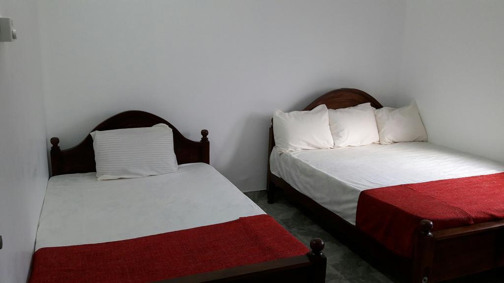 Yaarl Holiday Inn Джафна Екстериор снимка