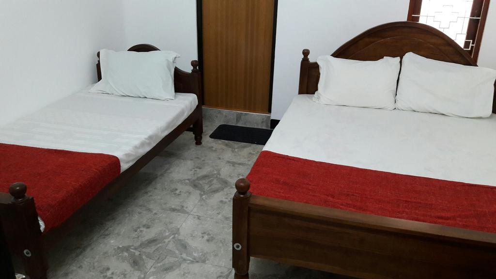 Yaarl Holiday Inn Джафна Екстериор снимка