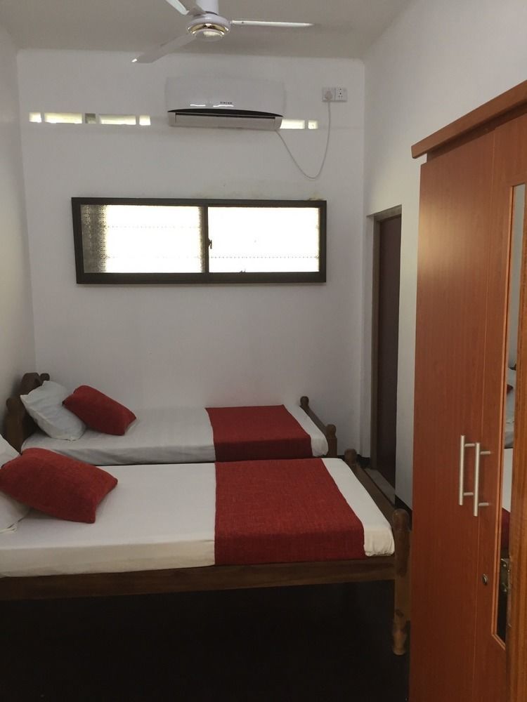 Yaarl Holiday Inn Джафна Екстериор снимка