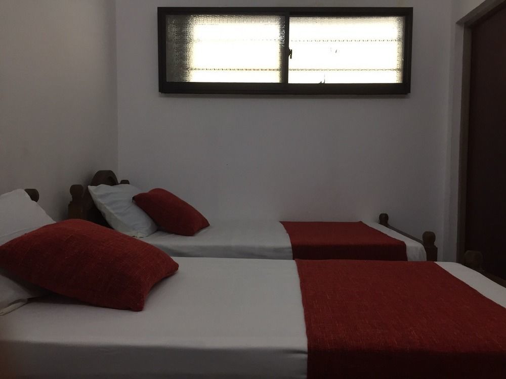 Yaarl Holiday Inn Джафна Екстериор снимка