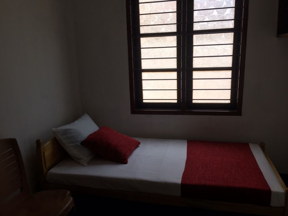 Yaarl Holiday Inn Джафна Екстериор снимка