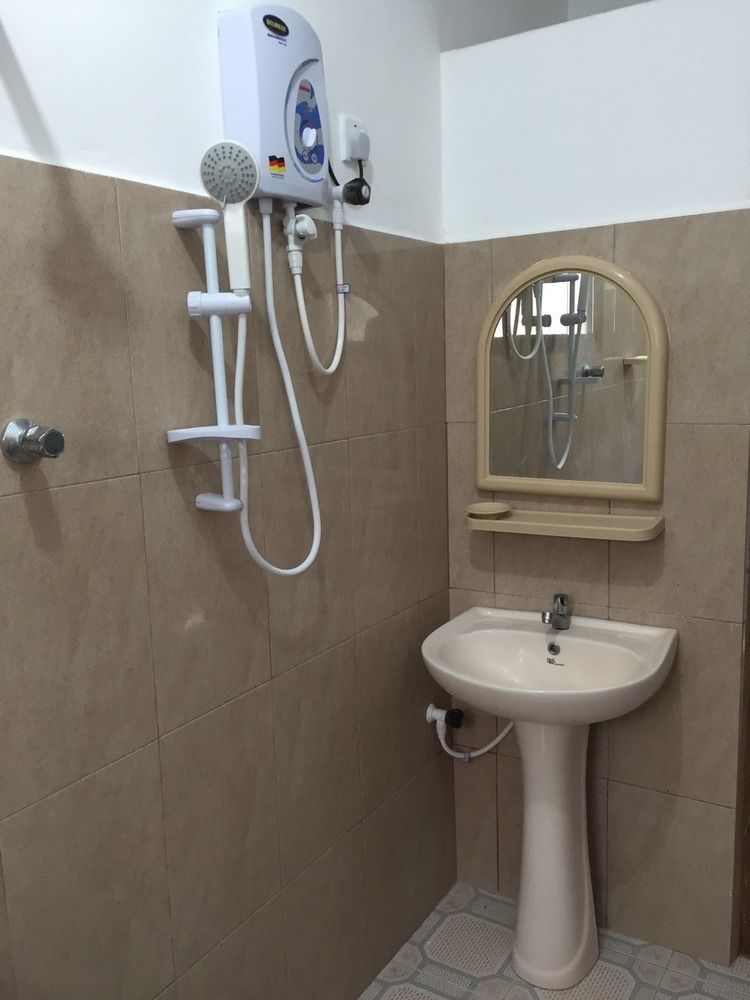 Yaarl Holiday Inn Джафна Екстериор снимка