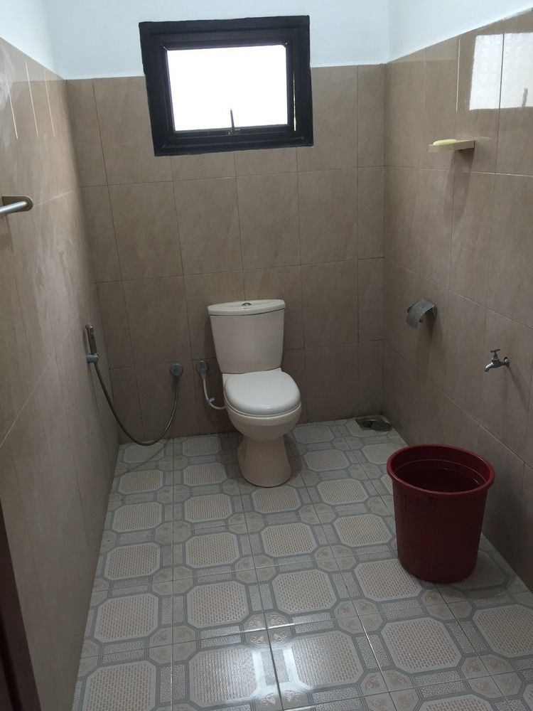 Yaarl Holiday Inn Джафна Екстериор снимка