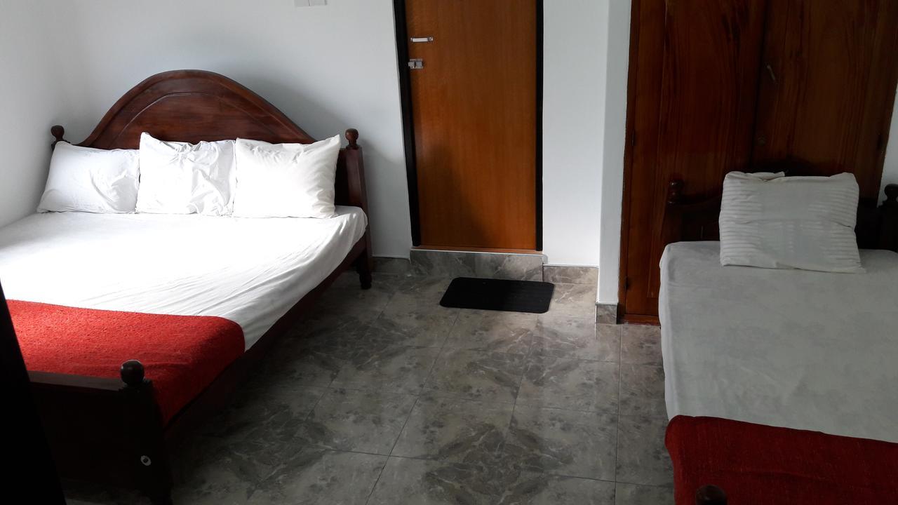 Yaarl Holiday Inn Джафна Екстериор снимка